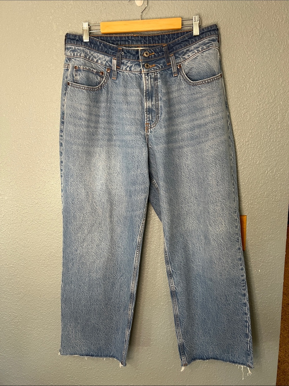 Abercrombie The Loose High Rise Raw Hem Jeans Size 32/14 Curve Love
